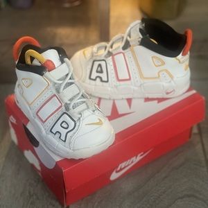 NIKE air more uptempo ‘Roswell Raygun’